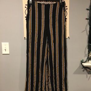 Loose fit pants forever 21. Size us womens medium. barley worn.